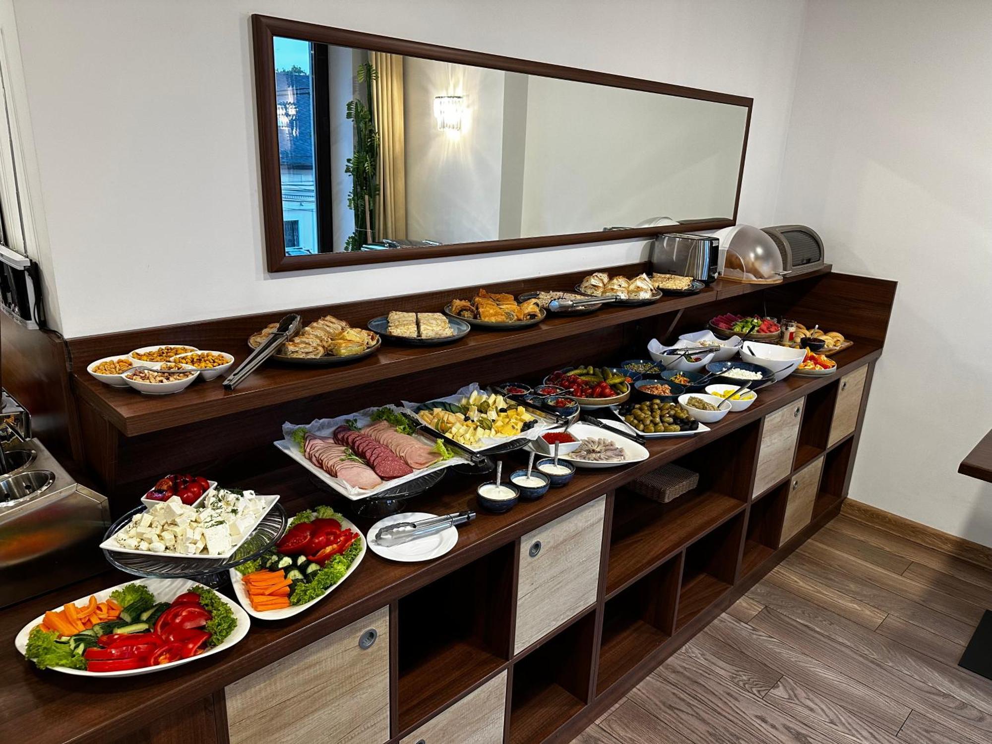 Bernardazzi Grand Hotel Chisinau Ngoại thất bức ảnh